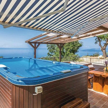 2 Bedroom Beautiful Apartment In Makarska Esterno foto
