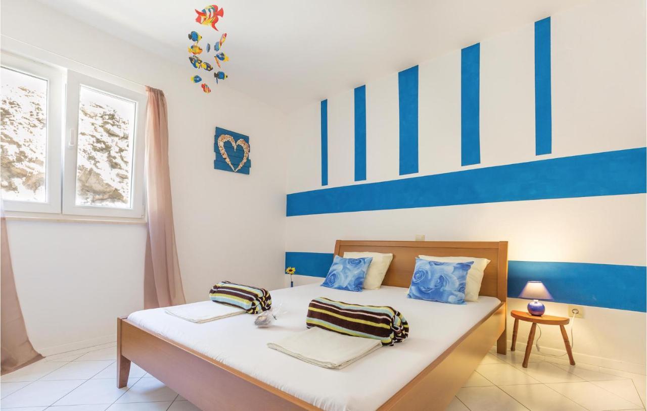 2 Bedroom Beautiful Apartment In Makarska Esterno foto